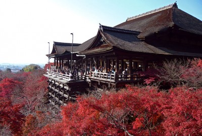 800px-Kiyomizu-dera_in_Kyoto-r