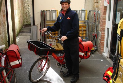 Royal_mail_bicycle_messenger_Ilminster